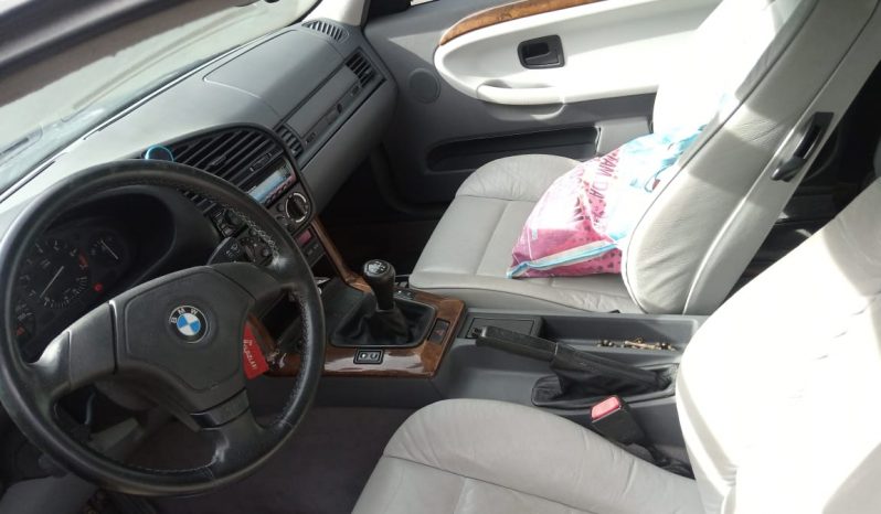 BMW 320i full