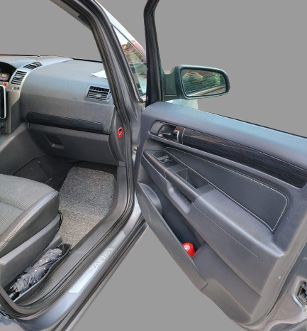Opel_Zafira_2006 full